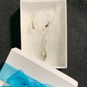 Pendant, earrings and chain